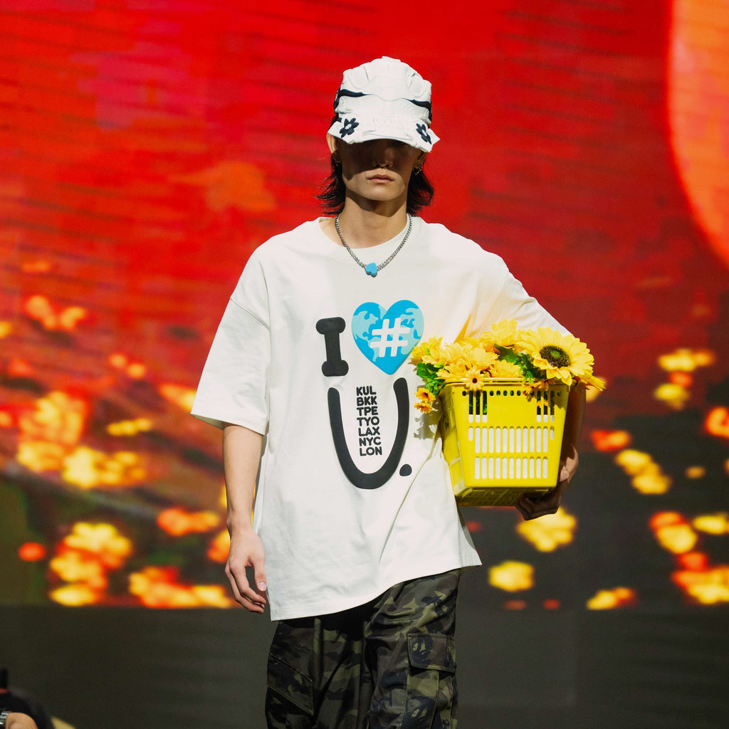 WTP x UM 「BOARDING」Tシャツ | ホワイト