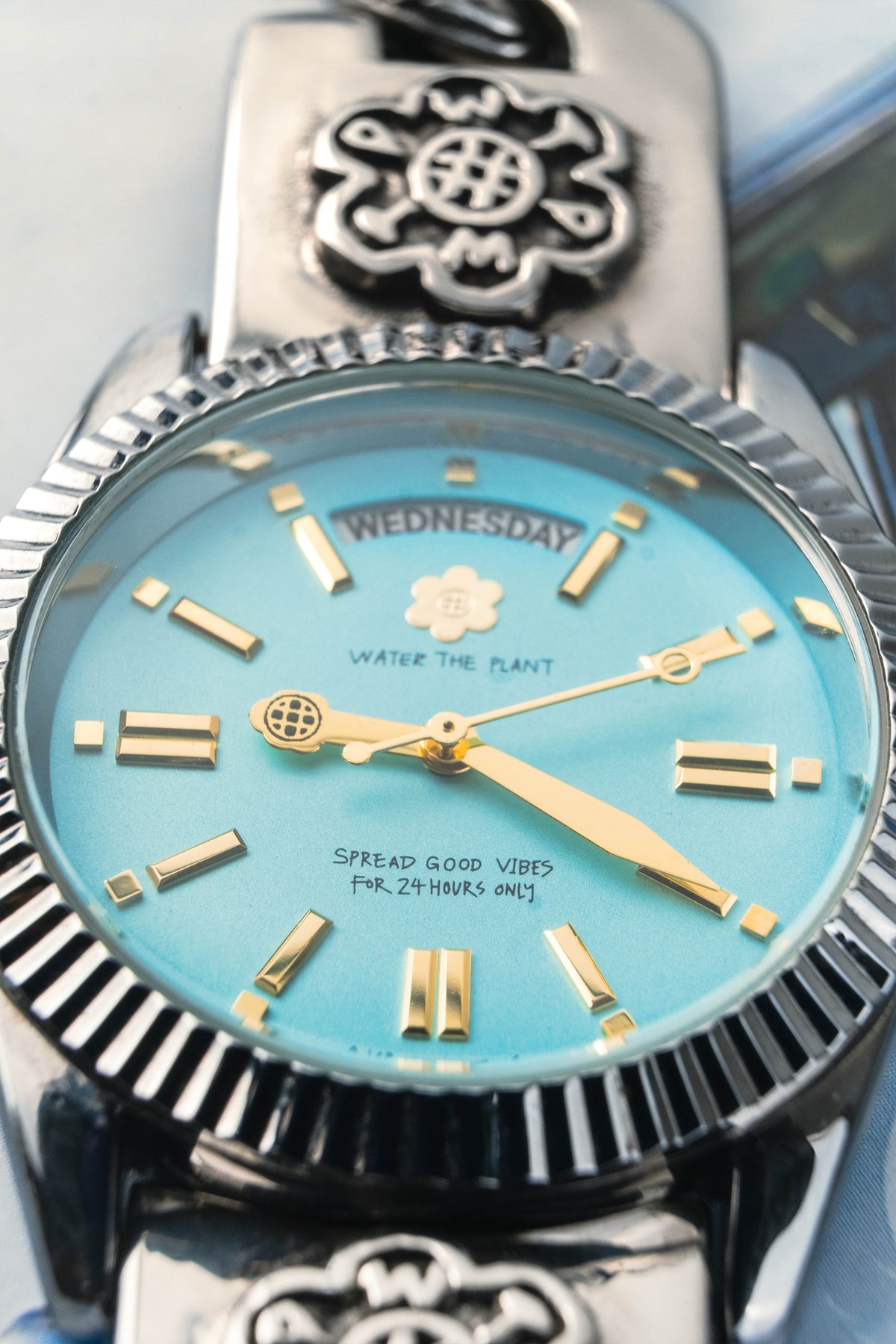 "ETERNA" Quality Time Watch 36mm | Silver Breeze